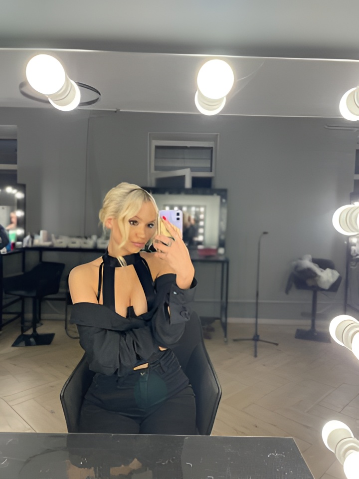 Рада привлекальеная девушка из Зоринска цена от 2000 руб