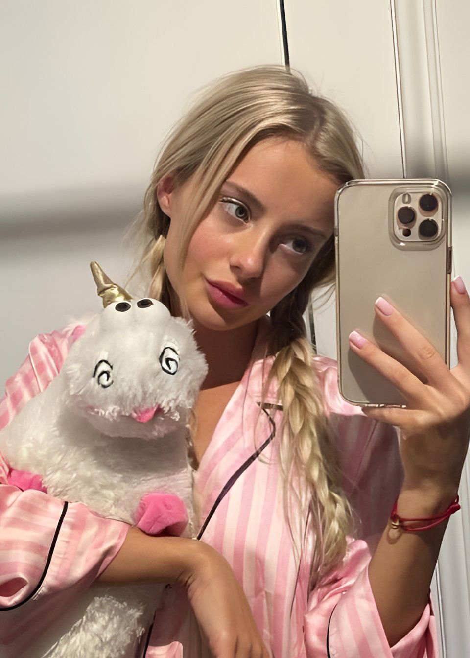 Аня привлекательная девушка из Зоринска цена от 3000 руб