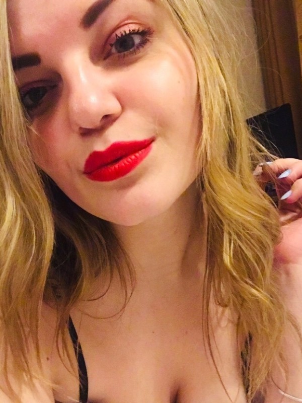 Надежда привлекательная девушка из Зоринска цена от 3500 руб